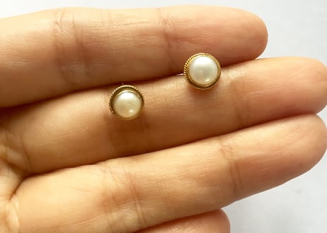 Sun moon simple studs round Pierce / Pearl