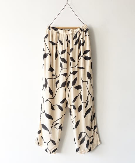 i c h i  250901  Painting Leaf Relax Pants / 2 COLORS