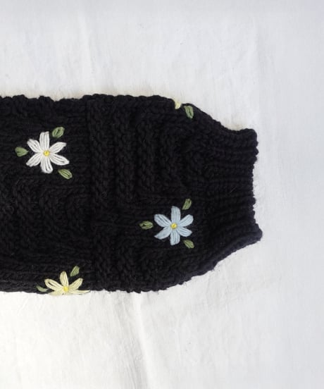ichiAntiquités 1100364 PERU Hand Knit Flower Pullover / 2 COLORS