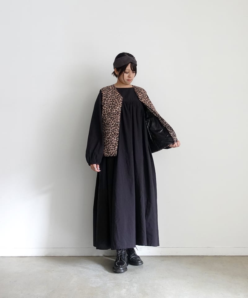 【極美品・入手困難】東京インディアンズ 中綿入 ベスト 黒M 両面刺繍 バイカー 極美品・入手困難】東京インディアンズ 中綿入 ベスト 黒M 両面