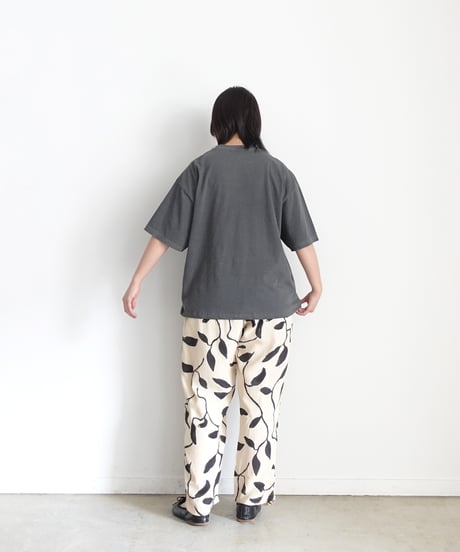 i c h i  251056  "Libre Comme l'Air" Flower Atelier Pigment Over T Shirt / 2 COLORS