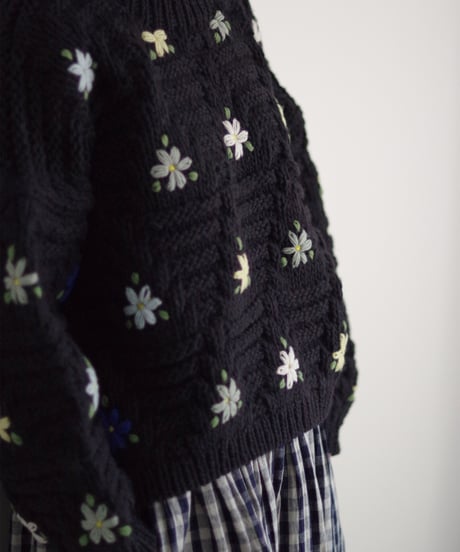 ichiAntiquités 1100364 PERU Hand Knit Flower Pullover / 2 COLORS