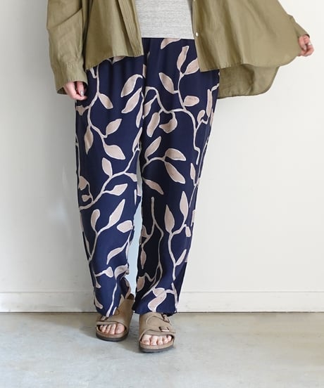 i c h i  250901  Painting Leaf Relax Pants / 2 COLORS