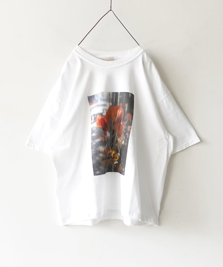 i c h i  251055  "Libre Comme l'Air" Flower Bloom Pigment Over T Shirt / 2 COLORS