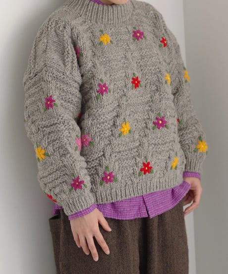 ichiAntiquités 1100364 PERU Hand Knit Flower Pullover / 2 COLORS