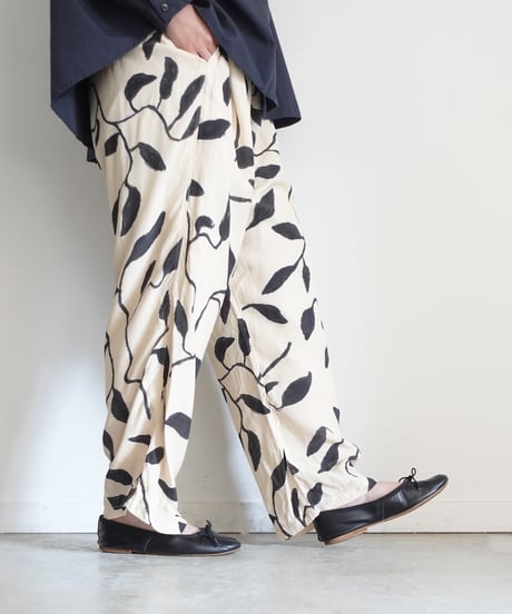 i c h i  250901  Painting Leaf Relax Pants / 2 COLORS