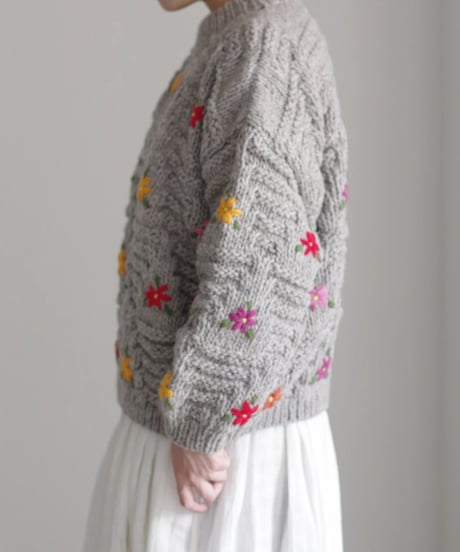 ichiAntiquités 1100364 PERU Hand Knit Flower Pullover / 2 COLORS