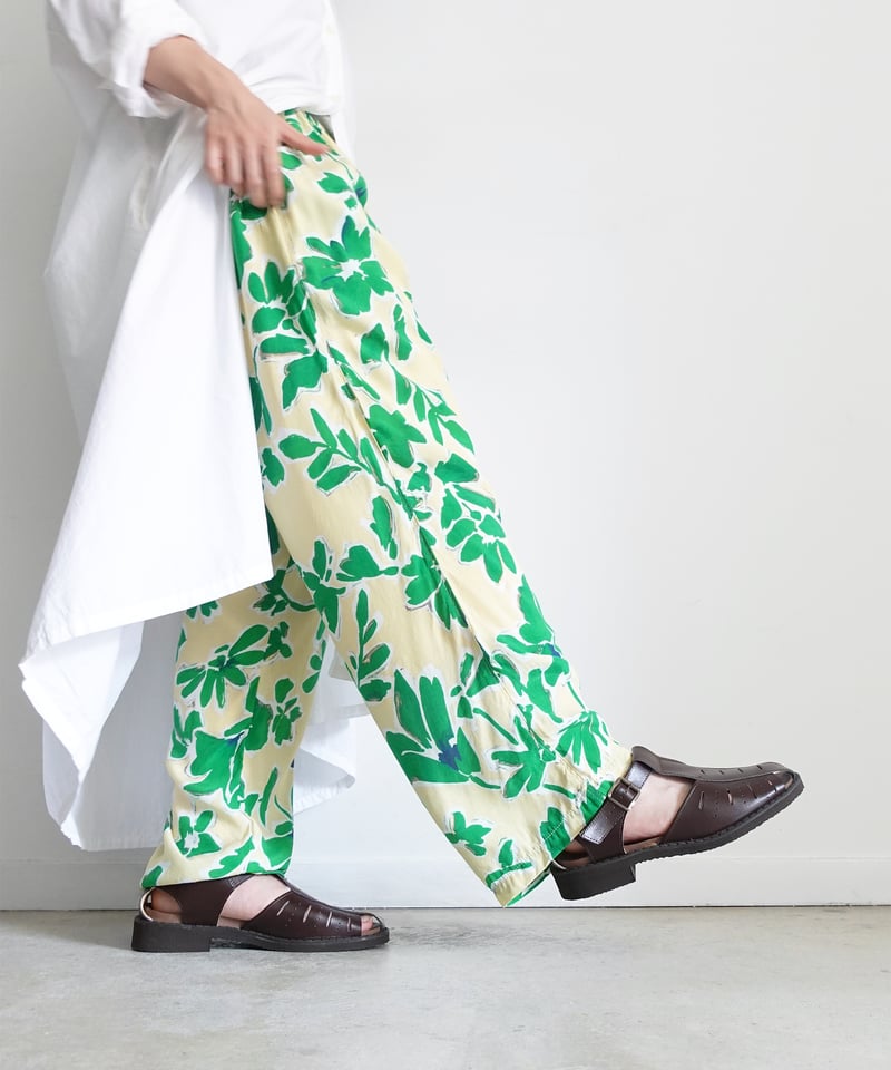 フランスラフ　 Annika Inez Wide Oblique Hoops S ピアス （ピアス・イヤリング