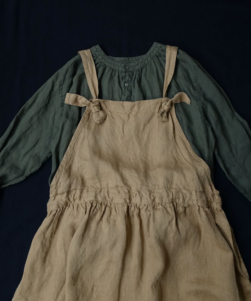 未使用タグ付き Antiquités noir リネン エプロンドレス オリーブ 未使用タグ付き Antiquités noir リネン エプロンドレス