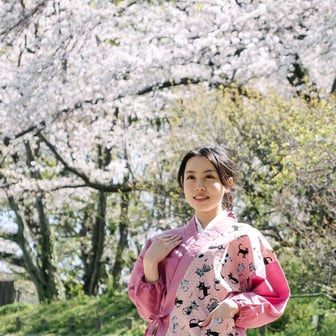 和の風とさわやかな桜の子供の着物 嬉し