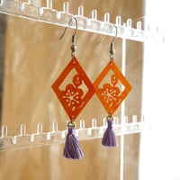 tirinto " KATAGAMI" earrings【梅×タッセルパープル】
