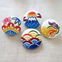 くるみボタンブローチ