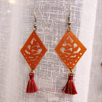 tirinto " KATAGAMI" earrings【新芽×タッセルレッド】