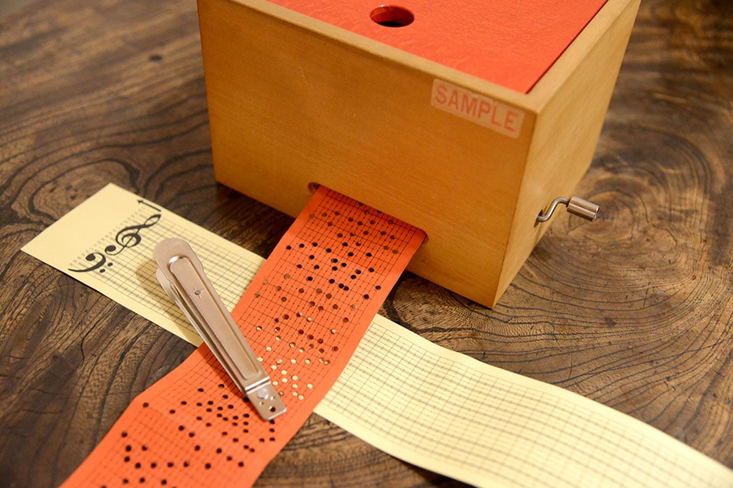 【限定品】PLAVE MUSIC BOX ミュージックボックス 新品未使用 取り寄せ品※ミュージックボックス(大)赤/白木 | TOYS&GIFT MOMO