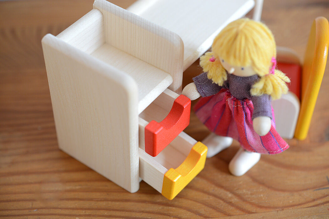ドールハウス/家具】〈3才-〉勉強机＋子ども用椅子セット | TOYS&GIFT MOMO