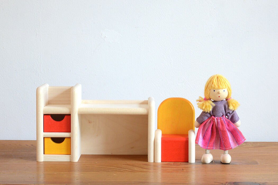 ドールハウス/家具】〈3才-〉勉強机＋子ども用椅子セット | TOYS&GIFT MOMO