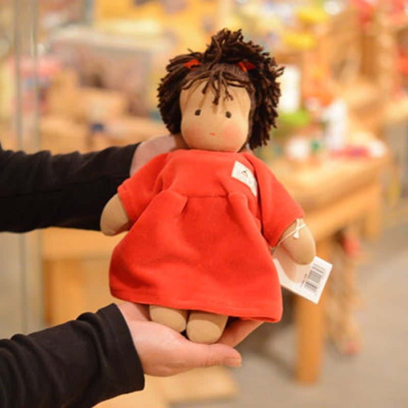 Silke 人形　ロッテちゃん　赤　ケーセン　シュタイナー　ジルケ ケーセン社 ジルケ人形 ロッテちゃん・赤 - 海外の木のおもちゃ