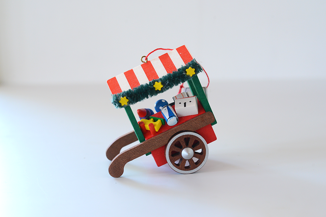 クリスマス】オーナメント おもちゃのマーケット車 | TOYS&GIFTS MOMO
