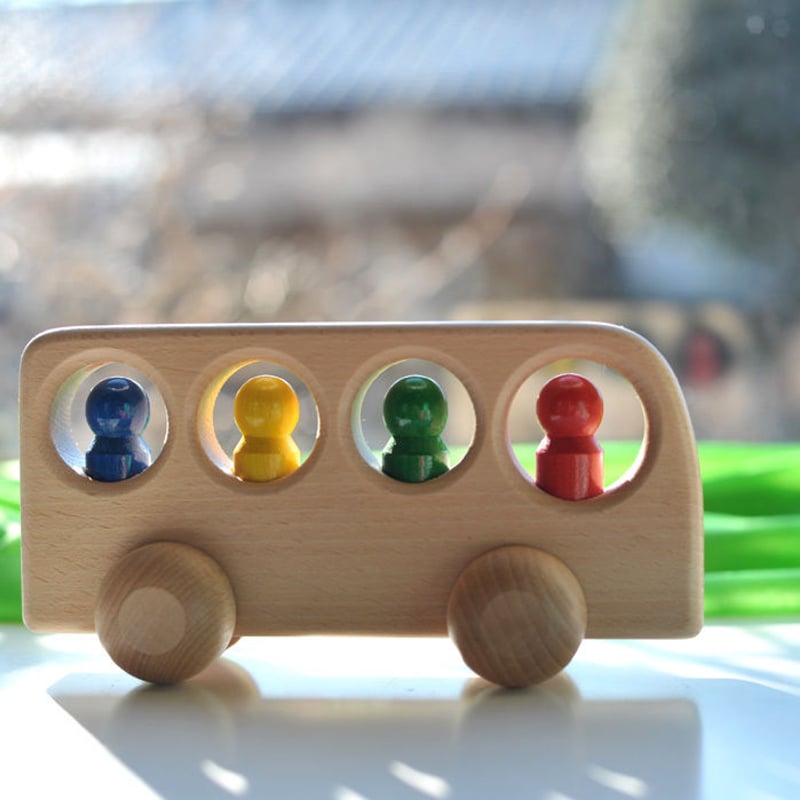 【写真追加】【値下げ】ケラー社　４人のりバス　木製おもちゃ　知育玩具　１才 ケラー社 4人乗りバス：お客さんが乗り降りする楽しいバス