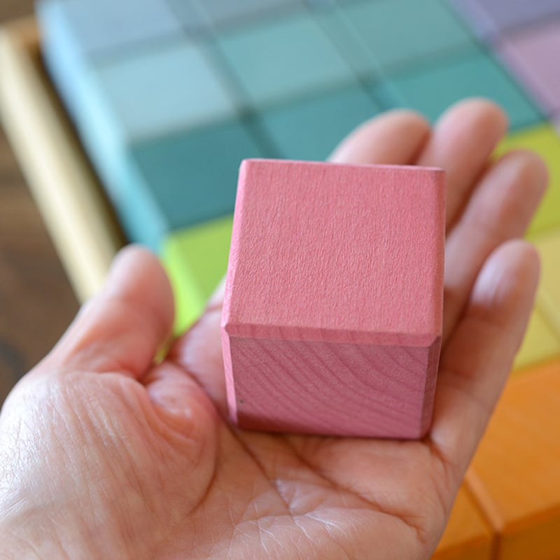 0才-7才〉にじのキューブ 36pcs木箱入り パステル /基本色 | TOYS&GIFT