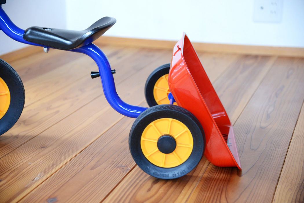 ウィンザー社　ペリカンデザイン三輪車 Vハンドル カラー（荷台付き） ペリカンデザイン三輪車 Vハンドル カラー（荷台つき