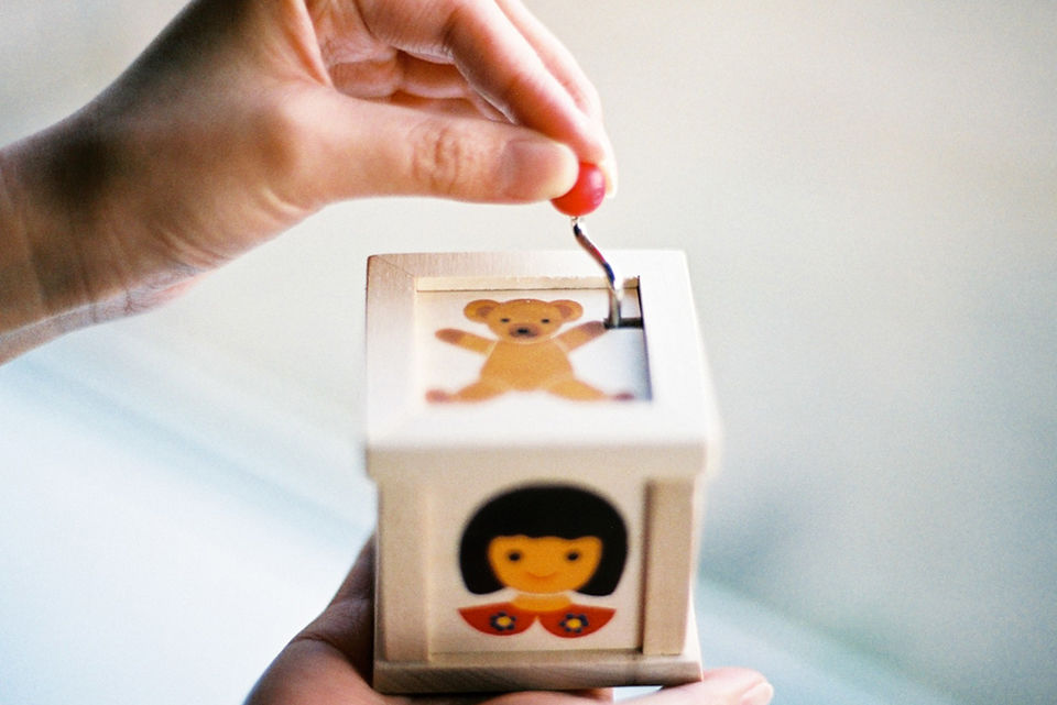 楽器デザインの手動オルゴール 木箱の手回しオルゴールセット（オルガニート） 楽器・アクセサリ