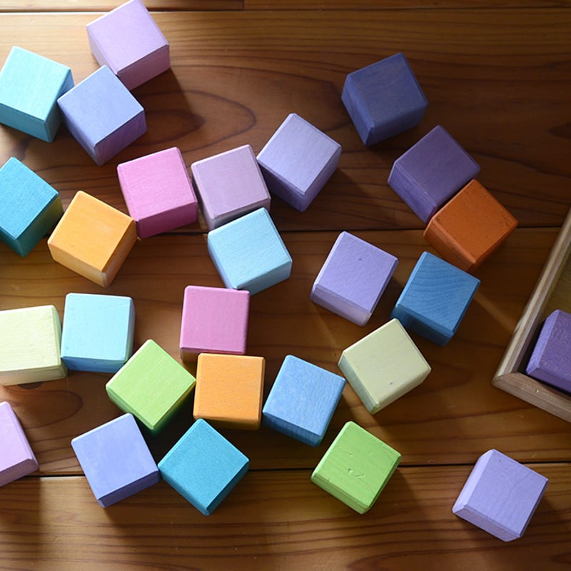 0才-7才〉にじのキューブ 36pcs木箱入り パステル /基本色 | TOYS&GIFT
