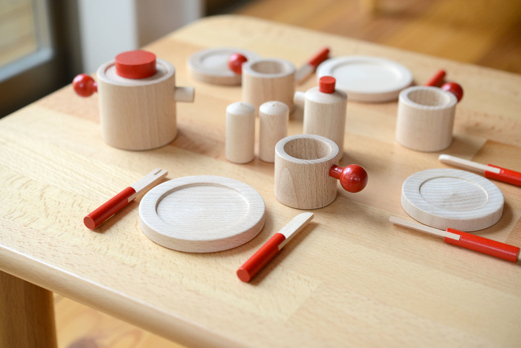 希少: アコテ社　おままごと　おもちゃ　食器棚　木製　Cセット アコテ ままごとセット アコテ（日本）｜つみきや〜より良い遊び