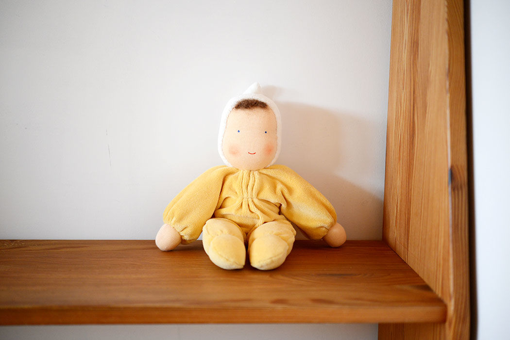 終売※〈0才-7才〉ソフトドール（グリムベビー）h29cm 黄