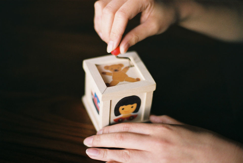 キーナー 手回しオルゴール | TOYS&GIFT MOMO