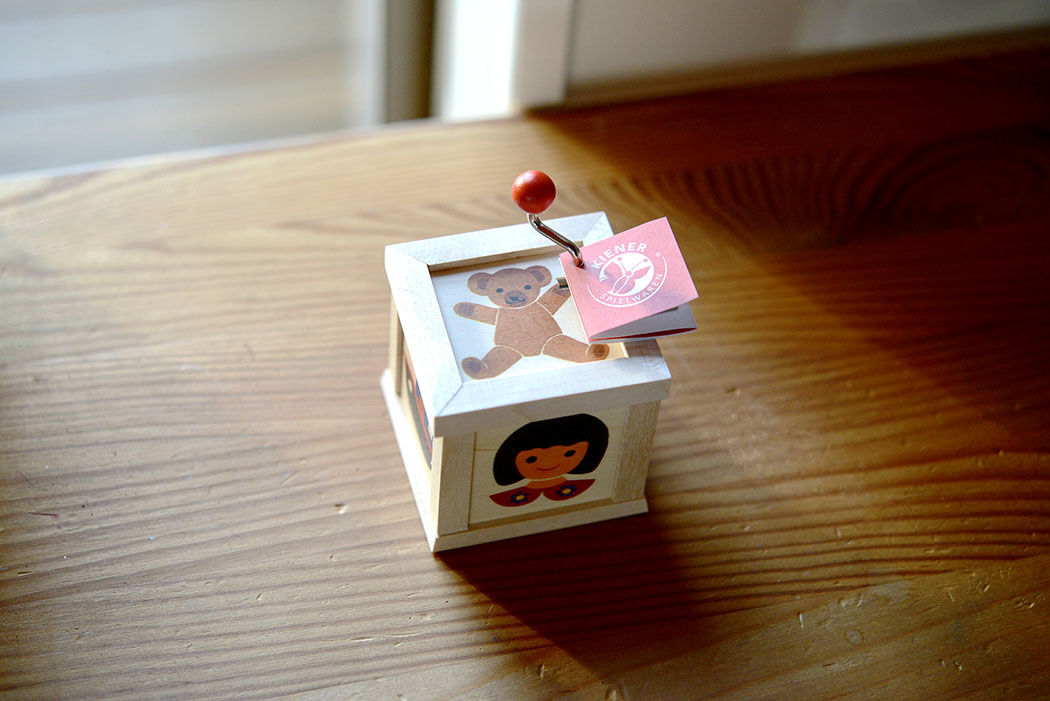 キーナー 手回しオルゴール | TOYS&GIFT MOMO