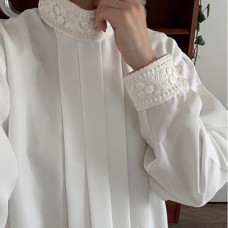 stand-up collar lace blouse