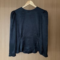 90’back button puff blouse