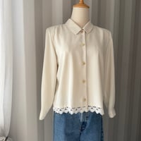 hem lace  blouse