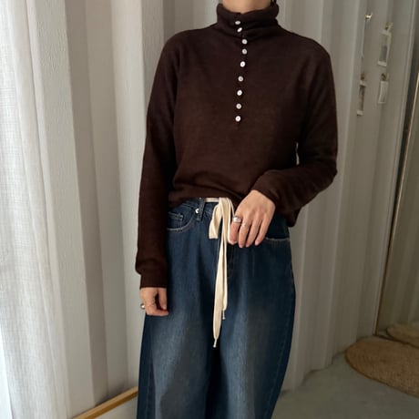 button high neck knit