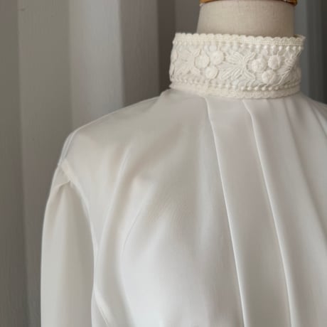 stand-up collar lace blouse