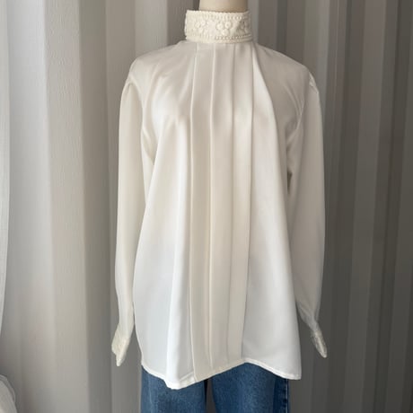 stand-up collar lace blouse