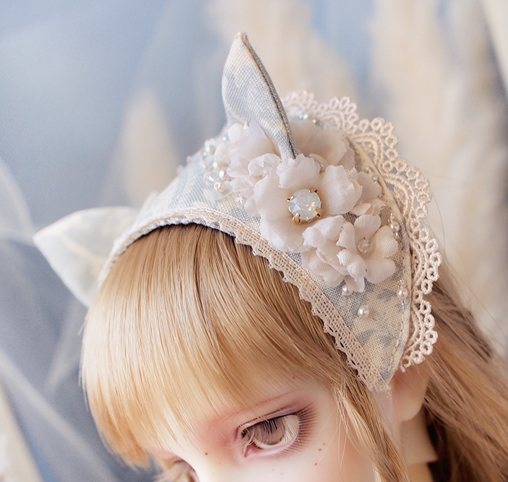 花とビジューの猫耳ヘッドドレス | ROOM8 WEBSHOP