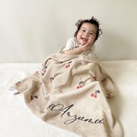 春夏も快適な通年用素材 出産祝い 名前入りブランケット シンシアリー チェリー・ヴィータ