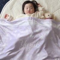 オールシーズン使える通年用素材 出産祝い 女の子 名前入りブランケット ミシェル・ラベンダー