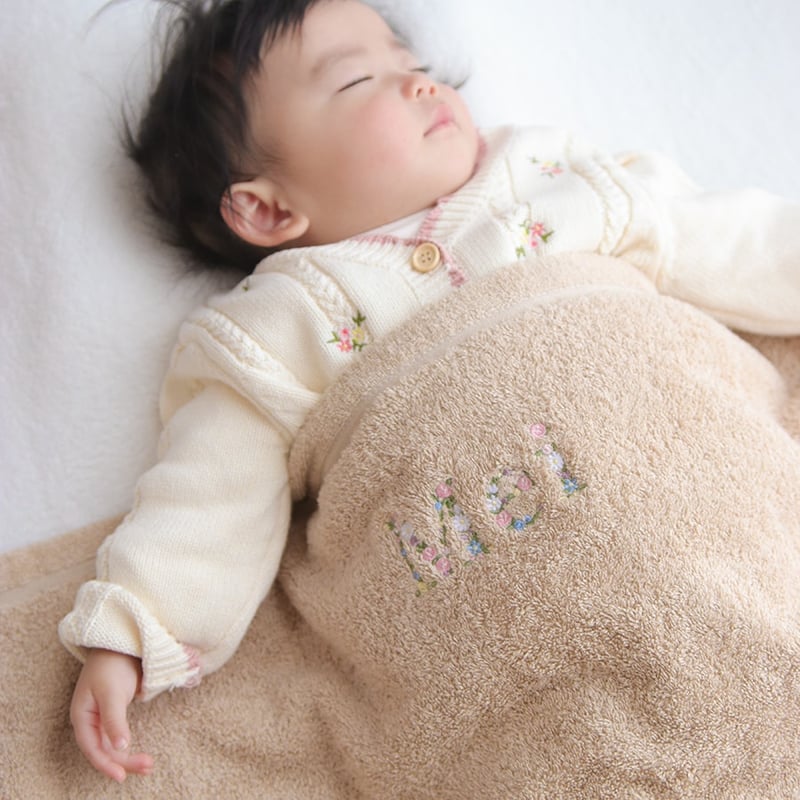 オールシーズン使えるタオル素材 出産祝い 名入れ刺繍 女の子男の子