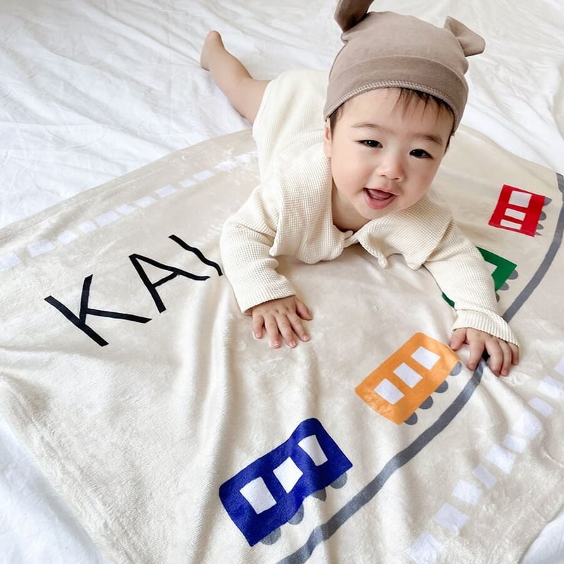 男の子への出産祝い 名前入りブランケット でんしゃでおでかけ 