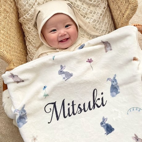 オールシーズン使える通年用素材 出産祝い 女の子にも 男の子にも 名前入りブランケット うさぎといっしょ