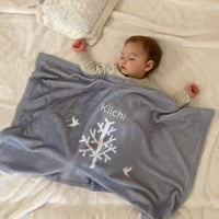 出産祝い 春夏も快適な通年用素材 男の子 女の子 名前入りブランケット シンプルツリー・グレー
