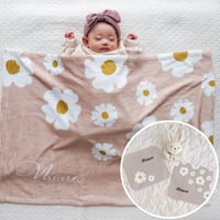 出産祝いのギフトセット 名入れブランケットと名入れミニハンカチ2枚とがらがらのギフトセット・ベルフルール・ベージュ