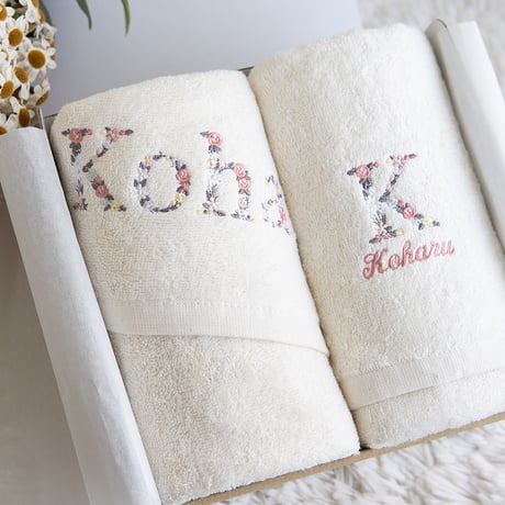 出産祝い 女の子 ギフトセット 名入れ刺繍 オーガニックコットン名前入りバスタオル2枚セット・FLOWERS・グレージュピンク
