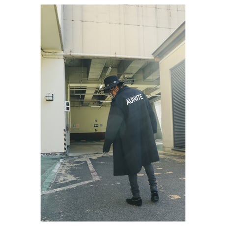 back logo chester coat