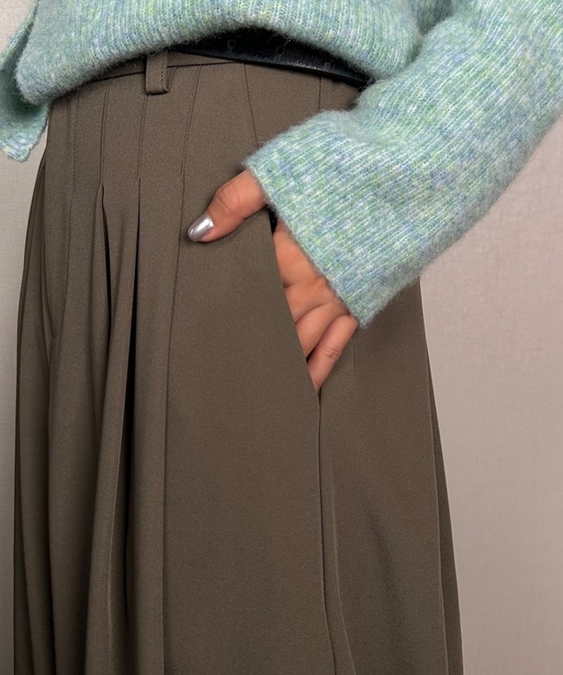 2023SS【MHL.】タックワイドパンツ　カーキ色　オリーブ　SIZEl 24秋【予約販売】タックワイドパンツ#カーキ | KISHIKA