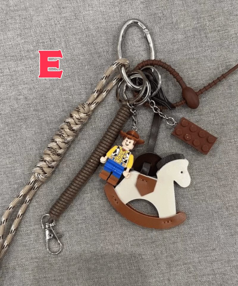 王一博　バッグチャーム キーホルダー4点セット 王一博 バッグチャーム キーホルダー4点セット