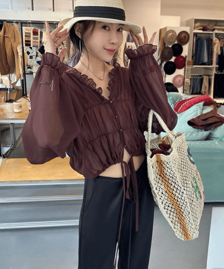 今だけセール中！ XOXO kisskissトップス 黒レース d.i.a.系